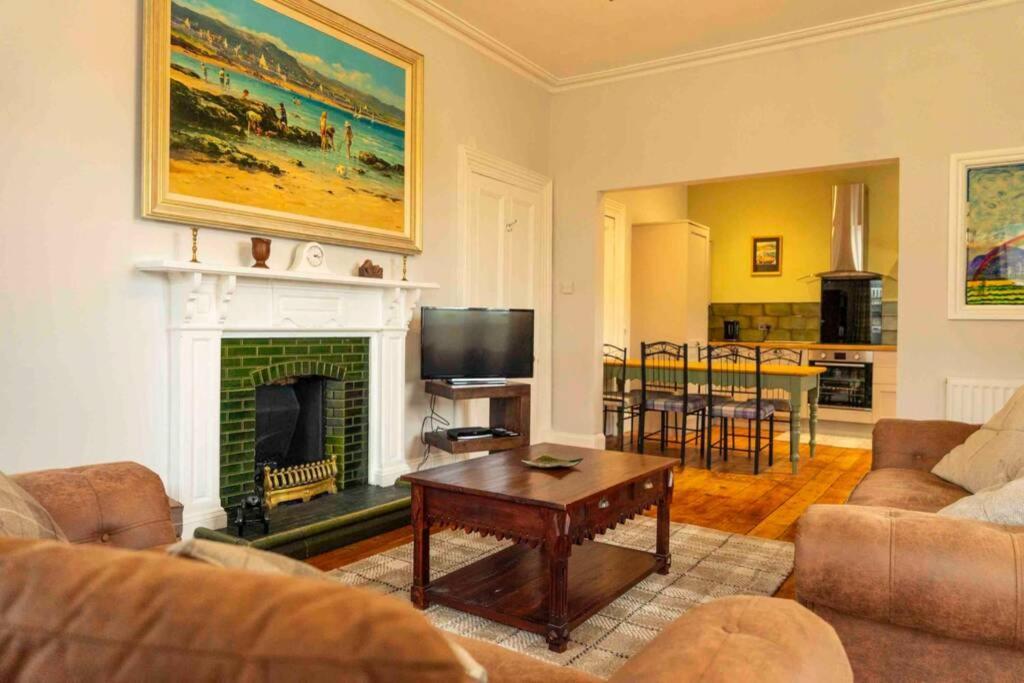 Spacious City Centre Apartment Full Of Character 인버네스 외부 사진